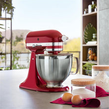 Carica l'immagine nel visualizzatore di Gallery, KitchenAid Artisan - Planetaria, Robot da cucina 4,8 litri, colore: Rosso Imperiale, Empire Red