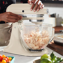 Carica l'immagine nel visualizzatore di Gallery, KitchenAid Artisan - Planetaria, Robot da cucina 4,8 litri, 5KSM185PSEAC colore: Almond Cream, Crema