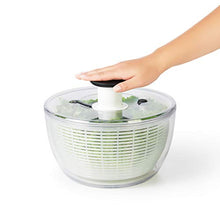 Carica l'immagine nel visualizzatore di Gallery, OXO Good Grips Centrifuga per Insalata 4.0, Trasparente, 6 L