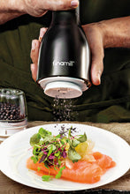 Carica l'immagine nel visualizzatore di Gallery, Finamill macina spezie elettrico con batterie Midnight Black Nero GP180134-12MIB + pz 2 capsule FinaPod PRO Plus per spezie oleose e di uso quotidiano