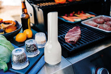 Carica l'immagine nel visualizzatore di Gallery, Finamill macina spezie elettrico con batterie Midnight Black Nero GP180134-12MIB + pz 2 capsule FinaPod PRO Plus per spezie oleose e di uso quotidiano