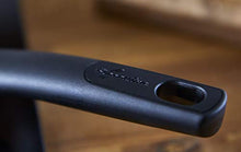 Carica l'immagine nel visualizzatore di Gallery, Lagostina Cucina Mediterranea Wok Antiaderente in Alluminio 30 cm, Wok Induzione, Gas e Forno, con Indicatore Cottura Thermo-Signal, Rivestimento Titanium Easy, Manico Ergonomico in Bakelite