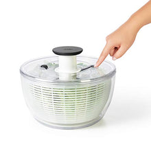 Carica l'immagine nel visualizzatore di Gallery, OXO Good Grips Centrifuga per Insalata 4.0, Trasparente, 6 L