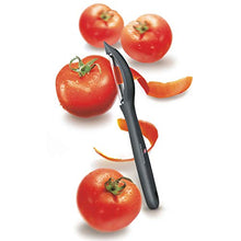 Carica l'immagine nel visualizzatore di Gallery, Victorinox, sbucciatore universale, per frutta e verdura, estremamente affilato, finitura seghettata, doppio taglio, impugnatura ergonomica, colore nero V-7.60 75