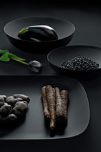 Carica l'immagine nel visualizzatore di Gallery, ALESSI CIOTOLA. NERO CON DECORO A RILIEVO. CM 32 DOUBLE