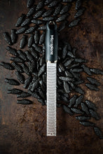 Carica l'immagine nel visualizzatore di Gallery, Microplane - Premium Zester Grattugia nera lama in acciaio inox