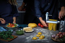 Carica l'immagine nel visualizzatore di Gallery, Ankarsrum Tagliapasta fettuccine tagliatelle spessore 6 mm TGP F Pasta fresca