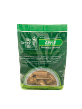 Carica l'immagine nel visualizzatore di Gallery, Big Green Egg Apple wood chunks -pezzi di Melo per affumicatura 114617