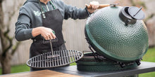 Carica l'immagine nel visualizzatore di Gallery, Big Green Egg Cast Iron Grid Lifter alza griglia per barbecue 127341