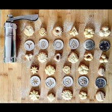 Carica l'immagine nel visualizzatore di Gallery, Marcato Biscuits macchina per biscotti pressa 20 forme