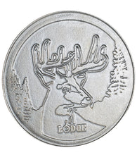 Carica l'immagine nel visualizzatore di Gallery, Lodge Padella in ghisa pretrattata a manico lungo cm 26 con logo cervo sulla base