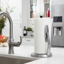 Carica l'immagine nel visualizzatore di Gallery, OXO Good Grips porta rotolo da cucina in acciaio con braccio ferma carta 13321800