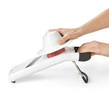 Carica l'immagine nel visualizzatore di Gallery, OXO Good Grips Mandolina semplice con lama in acciaio 3 spessori di taglio regolabile con lama per Julienne