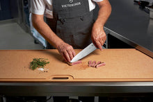 Carica l'immagine nel visualizzatore di Gallery, VICTORINOX - SWISS CLASSIC Coltello cucina manico nero cm 19 6.8003.19B