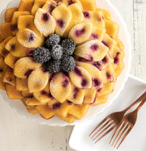 Carica l'immagine nel visualizzatore di Gallery, NordicWare Blossom Pan stampo bundt ciambella fiore cm 25 antiaderente
