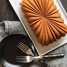 Carica l'immagine nel visualizzatore di Gallery, NordicWare Loaf Pan stampo plum cake cm 20 antiaderente