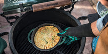 Carica l'immagine nel visualizzatore di Gallery, Big Green Egg Guanto da grill ignifugo