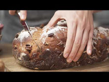 Carica e avvia il video nel visualizzatore di galleria, Emile Henry Stampo pane artigianale pirofila da forno in ceramica con coperchio Antracite 5501