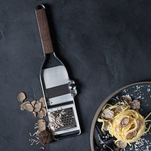 Carica l'immagine nel visualizzatore di Gallery, Microplane Truffle Tool Grattugia Accessorio per Tartufo 2in1 - Affetta & Grattugia in acciaio inox con manico in legno 43313