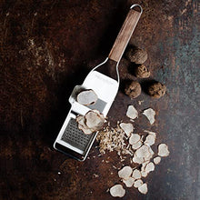 Carica l'immagine nel visualizzatore di Gallery, Microplane Truffle Tool Grattugia Accessorio per Tartufo 2in1 - Affetta & Grattugia in acciaio inox con manico in legno 43313