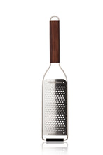 Carica l'immagine nel visualizzatore di Gallery, Microplane Serie Master Lama spessa Coarse con manico in legno 43300