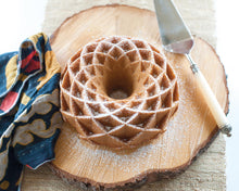 Carica l'immagine nel visualizzatore di Gallery, NordicWare Stampo per Bundt Ciambella - jubilee pan torta con buco
