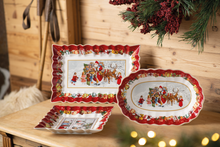 Carica l'immagine nel visualizzatore di Gallery, Villeroy & Boch Natale Toy's Fantasy piatto rettangolare Babbo Natale 14-8332-2211