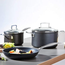 Carica l'immagine nel visualizzatore di Gallery, Le Creuset Coperchio in vetro, diameter 30 cm,  Impugnatura in acciaio inox
