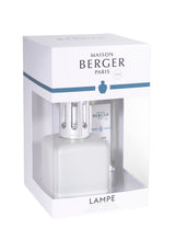 Carica l&#39;immagine nel visualizzatore di Gallery, Lampe Maison Berger Paris Lampada Diffusore a catalizzatore  cofanetto GLACON Blanc Neige con 250 ml Délicat Musc

