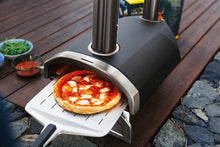 Carica l&#39;immagine nel visualizzatore di Gallery, Ooni Fyra Forno per pizza alimentato a pellet di legna portatile UU-P0AD00

