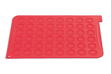 Carica l&#39;immagine nel visualizzatore di Gallery, Silikomart Wonder Cakes kit tappeto per macarons Mac01 30 x 40 cm + 24 Sac a poche
