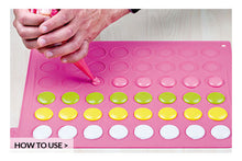 Carica l&#39;immagine nel visualizzatore di Gallery, Silikomart Wonder Cakes kit tappeto per macarons Mac01 30 x 40 cm + 24 Sac a poche
