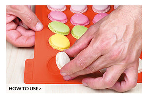 Silikomart Wonder Cakes kit tappeto per macarons Mac01 30 x 40 cm + 24 Sac a poche